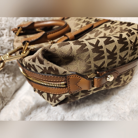 Michael Kors Crossbody - Picture 4 of 7